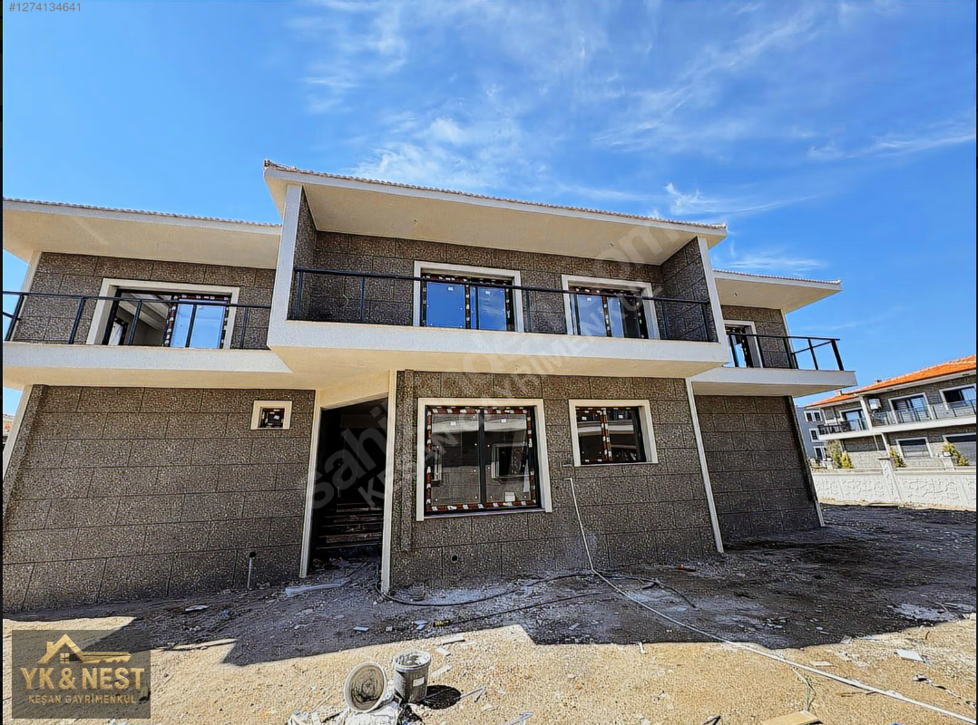 Çandarlı Merkezde, Denize 300 m, Havuz Manzaralı 1+1 Daire